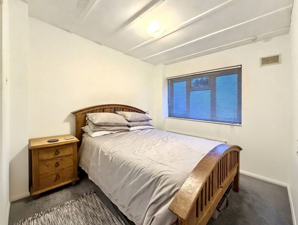 Bedroom- click for photo gallery